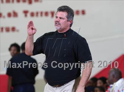 Thumbnail 3 in Bishop O'Dowd vs. Leuzinger (MaxPreps Holiday Classic) photogallery.
