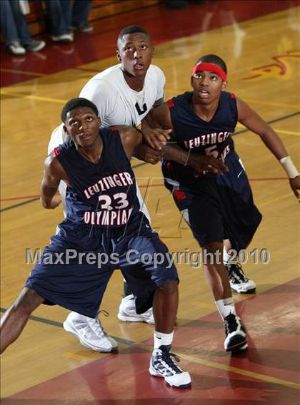 Thumbnail 1 in Bishop O'Dowd vs. Leuzinger (MaxPreps Holiday Classic) photogallery.