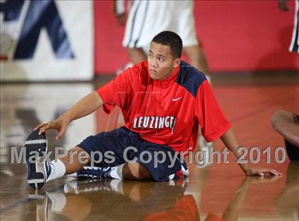 Thumbnail 1 in Bishop O'Dowd vs. Leuzinger (MaxPreps Holiday Classic) photogallery.