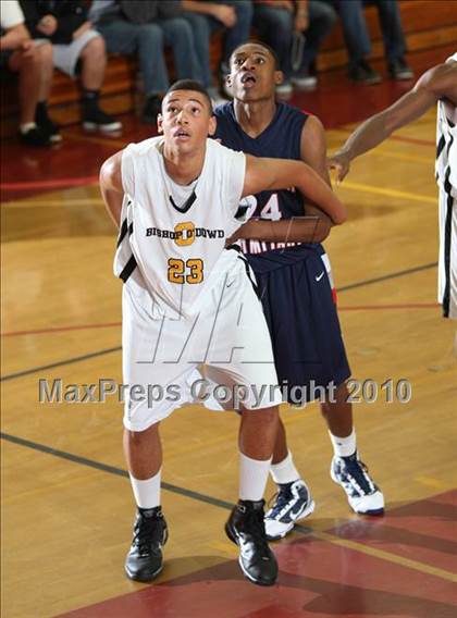 Thumbnail 2 in Bishop O'Dowd vs. Leuzinger (MaxPreps Holiday Classic) photogallery.