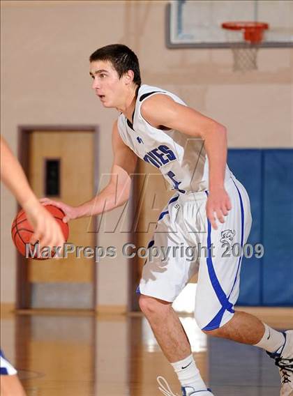 Thumbnail 1 in Wilton Christian vs. Sacramento Waldorf (Waves Invitational) photogallery.