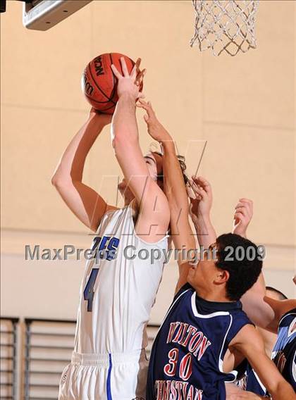 Thumbnail 1 in Wilton Christian vs. Sacramento Waldorf (Waves Invitational) photogallery.