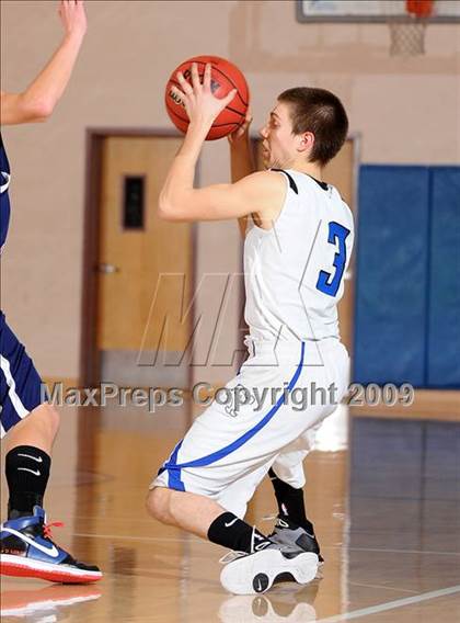 Thumbnail 1 in Wilton Christian vs. Sacramento Waldorf (Waves Invitational) photogallery.