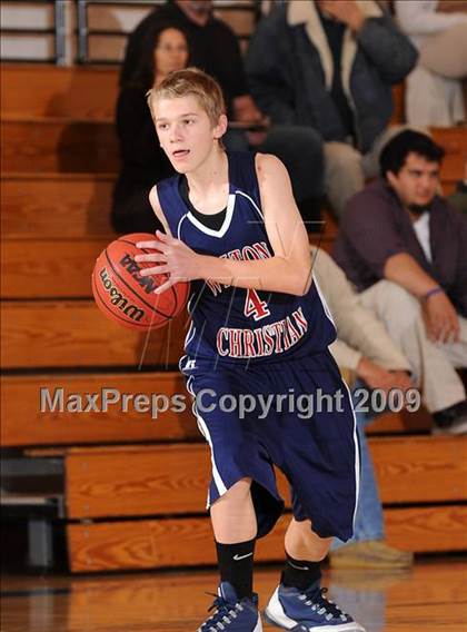 Thumbnail 3 in Wilton Christian vs. Sacramento Waldorf (Waves Invitational) photogallery.