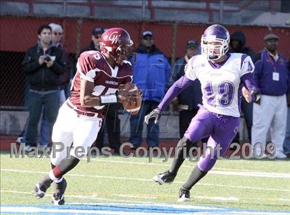 Thumbnail 3 in Curtis vs. Tottenville (PSAL Championship Division Final) photogallery.