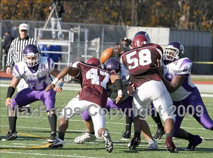 Thumbnail 3 in Curtis vs. Tottenville (PSAL Championship Division Final) photogallery.
