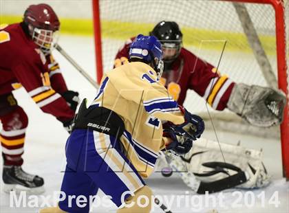 Thumbnail 2 in Sheehan vs. Newtown (SCC-SWC D3 Semifinal) photogallery.