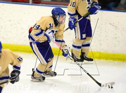 Thumbnail 2 in Sheehan vs. Newtown (SCC-SWC D3 Semifinal) photogallery.
