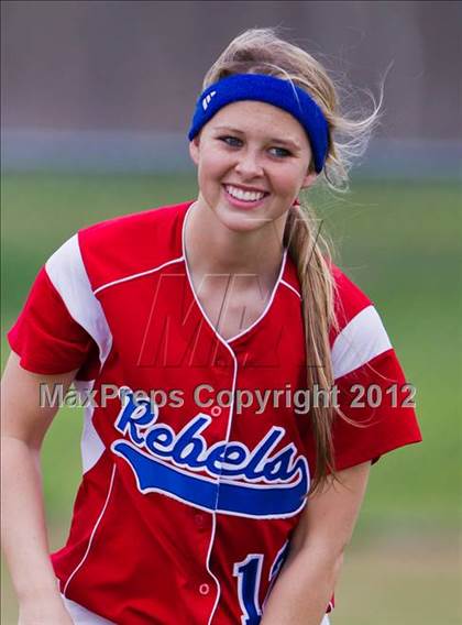 Thumbnail 3 in Fort Bend Elkins vs Hays (Brazosport Classic) photogallery.