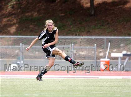 Thumbnail 2 in Southwest Onslow vs Avery County (NCHSAA 1A Final) photogallery.