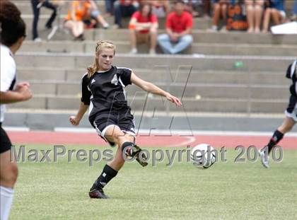 Thumbnail 2 in Southwest Onslow vs Avery County (NCHSAA 1A Final) photogallery.