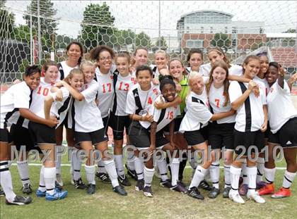 Thumbnail 3 in Southwest Onslow vs Avery County (NCHSAA 1A Final) photogallery.