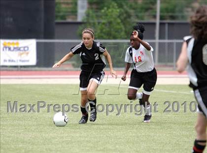 Thumbnail 3 in Southwest Onslow vs Avery County (NCHSAA 1A Final) photogallery.