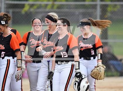 Thumbnail 3 in Illini Bluffs vs. Havana (IHSA 1A Sectional) photogallery.