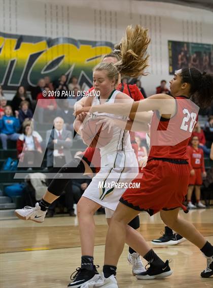 Thumbnail 2 in Mountain Vista vs. Fairview (CHSAA 5A 2nd Round) photogallery.