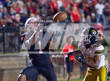 Thumbnail 2 in Carrollton vs Gainesville (MaxPreps Game of the Week) photogallery.