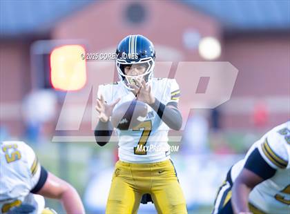 Thumbnail 3 in Carrollton vs Gainesville (MaxPreps Game of the Week) photogallery.