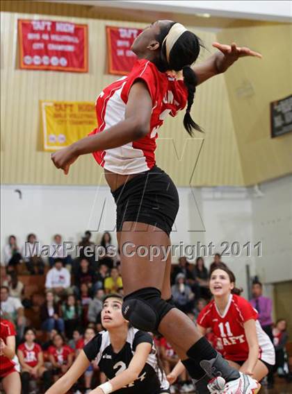 Thumbnail 1 in University @ Taft (CIF LACS Playoffs) photogallery.