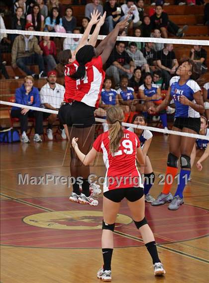 Thumbnail 2 in University @ Taft (CIF LACS Playoffs) photogallery.