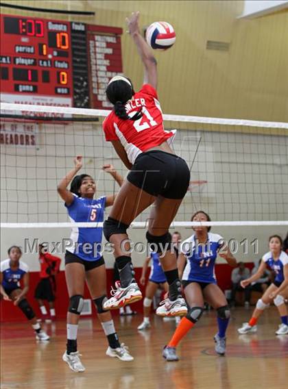 Thumbnail 2 in University @ Taft (CIF LACS Playoffs) photogallery.
