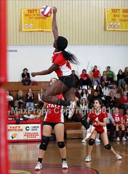 Thumbnail 1 in University @ Taft (CIF LACS Playoffs) photogallery.