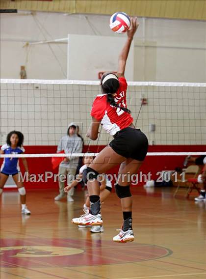 Thumbnail 1 in University @ Taft (CIF LACS Playoffs) photogallery.