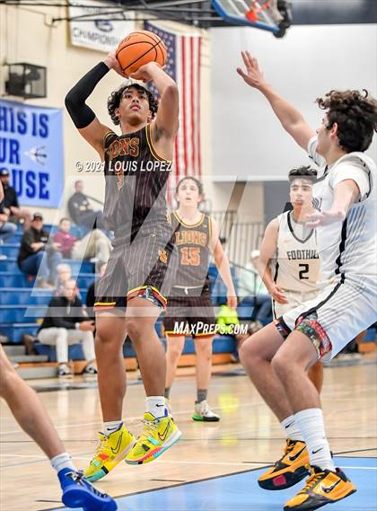 Thumbnail 2 in JSerra Catholic vs. Foothill (CDM Beach Bash Tournament) photogallery.