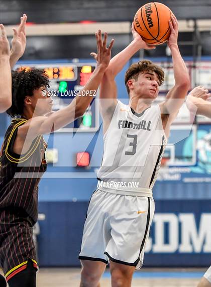 Thumbnail 3 in JSerra Catholic vs. Foothill (CDM Beach Bash Tournament) photogallery.