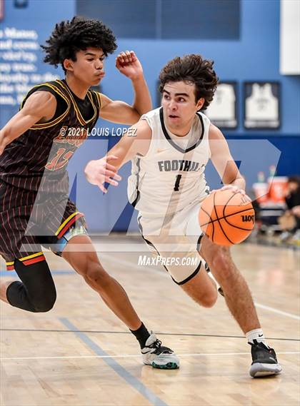 Thumbnail 3 in JSerra Catholic vs. Foothill (CDM Beach Bash Tournament) photogallery.