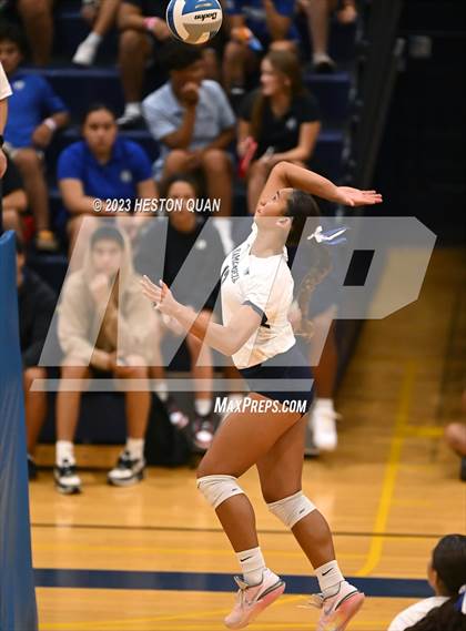 Thumbnail 3 in 'Iolani @ Kamehameha Kapalama photogallery.