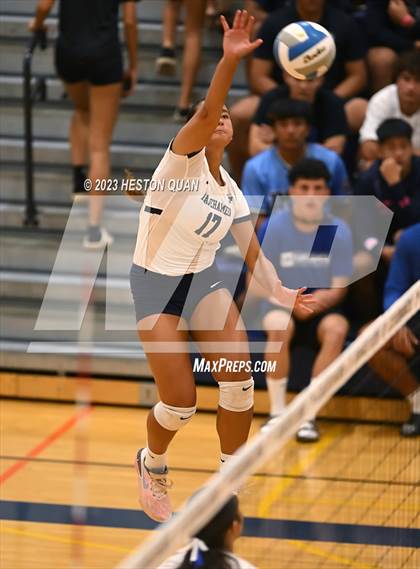 Thumbnail 3 in 'Iolani @ Kamehameha Kapalama photogallery.