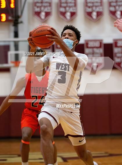 Thumbnail 1 in Edwardsville @ Belleville West photogallery.