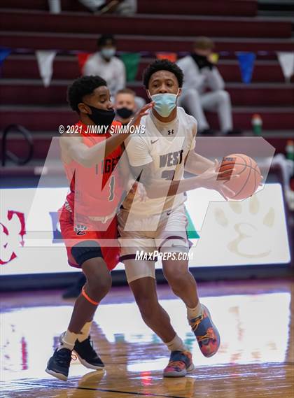 Thumbnail 3 in Edwardsville @ Belleville West photogallery.
