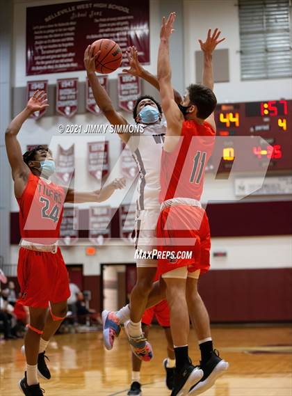 Thumbnail 2 in Edwardsville @ Belleville West photogallery.