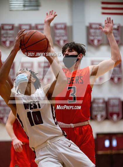 Thumbnail 1 in Edwardsville @ Belleville West photogallery.