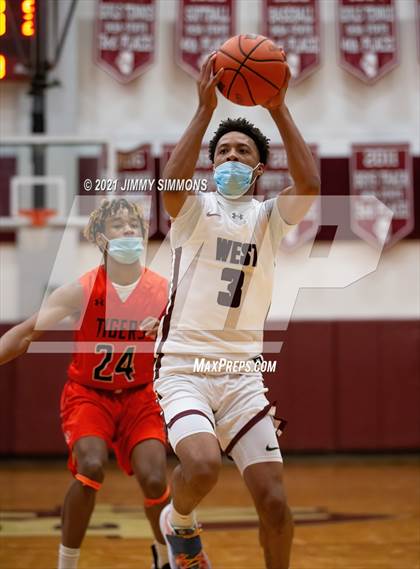 Thumbnail 3 in Edwardsville @ Belleville West photogallery.