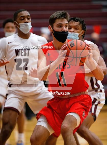 Thumbnail 1 in Edwardsville @ Belleville West photogallery.
