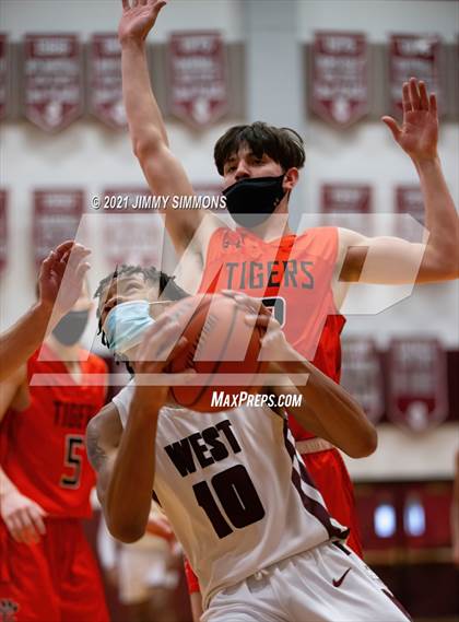 Thumbnail 2 in Edwardsville @ Belleville West photogallery.
