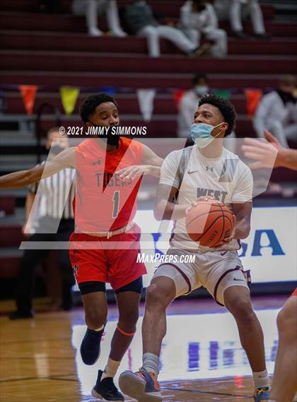 Thumbnail 3 in Edwardsville @ Belleville West photogallery.