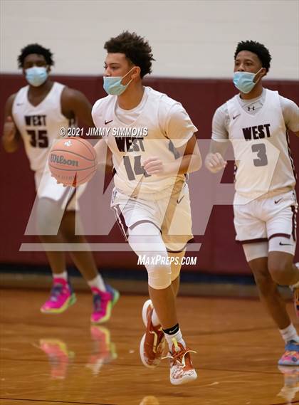 Thumbnail 3 in Edwardsville @ Belleville West photogallery.