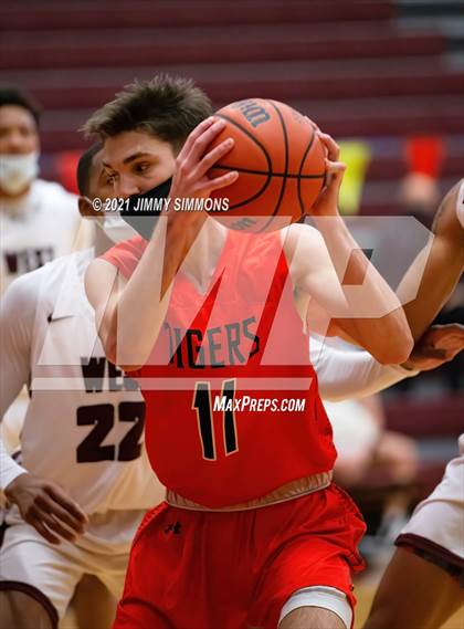 Thumbnail 3 in Edwardsville @ Belleville West photogallery.