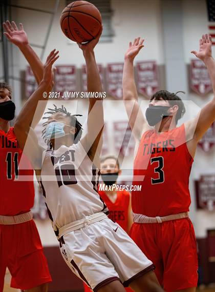 Thumbnail 3 in Edwardsville @ Belleville West photogallery.
