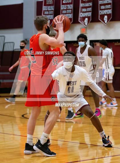 Thumbnail 1 in Edwardsville @ Belleville West photogallery.