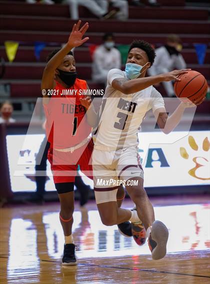 Thumbnail 1 in Edwardsville @ Belleville West photogallery.