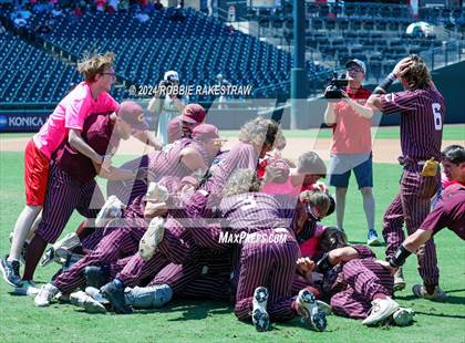 Thumbnail 3 in Hawley vs. Collinsville (UIL 2A Baseball Final) photogallery.