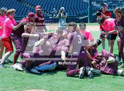 Thumbnail 1 in Hawley vs. Collinsville (UIL 2A Baseball Final) photogallery.
