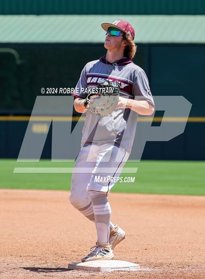 Thumbnail 1 in Hawley vs. Collinsville (UIL 2A Baseball Final) photogallery.