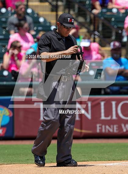 Thumbnail 2 in Hawley vs. Collinsville (UIL 2A Baseball Final) photogallery.