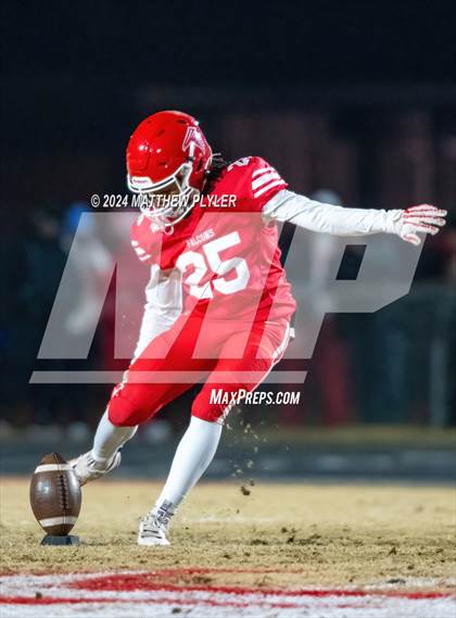 Thumbnail 1 in Jacksonville vs Seventy-First (NCHSAA 3A East Regional) photogallery.
