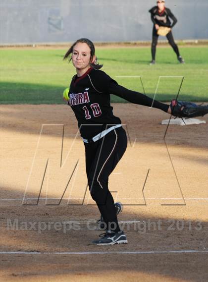 Thumbnail 2 in JSerra Catholic vs. Rosary photogallery.